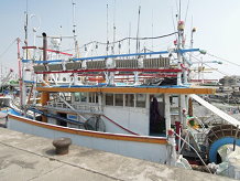 圖13　傳統漁船搭載高功率LED燈粒集魚燈