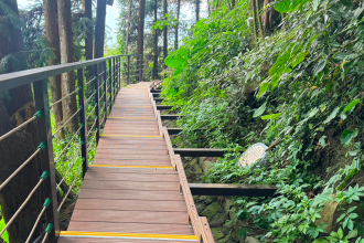 運用在地材料手築低碳永續步道
