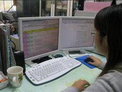 圖2 b.數量清查、登錄蟲籤上之物種名稱、採集及鑑定資料