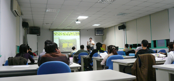 圖5、100年~102年辦理系統操作宣導說明會18場計768人次，除了促進系統推廣使用，同時透過農民意見回饋，了解使用者操作習性及需求