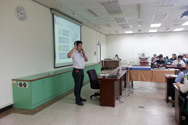 第二場專題演講邀請台灣海博特股份有限公司何建德經理以「打造臺灣智慧農業-高經濟作物植物工廠」為主題