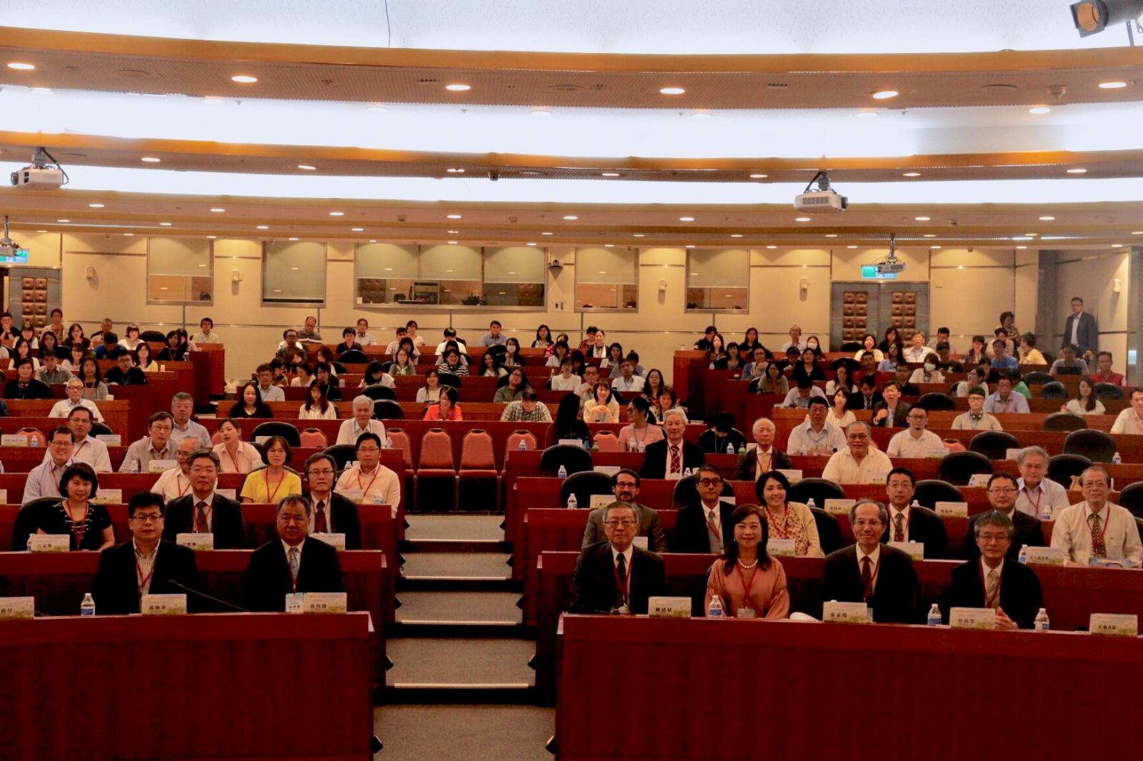 「2018機能性食品市場現況與發展趨勢國際研討會」於公務人力發展學院福華文教會館前瞻廳舉開，吸引超過200人參與盛會。