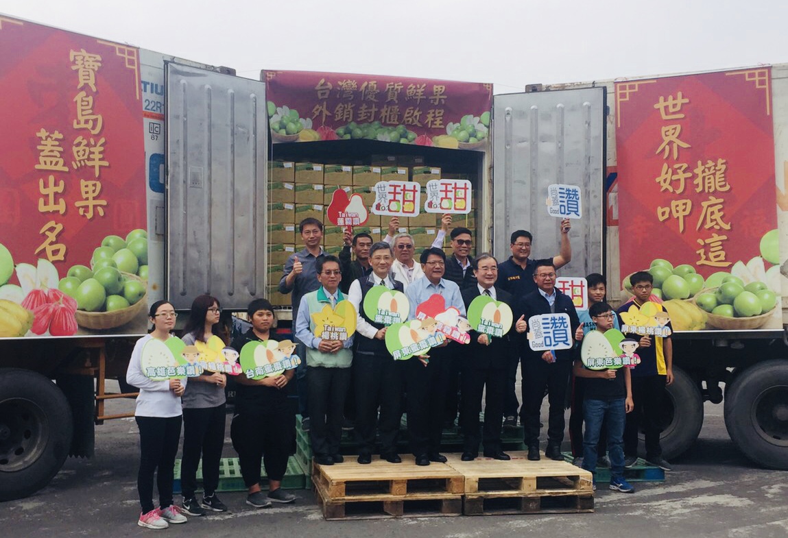 農糧署胡忠一署長、農委會企劃處洪忠修處長及屏東縣政府潘孟安縣長共同合照