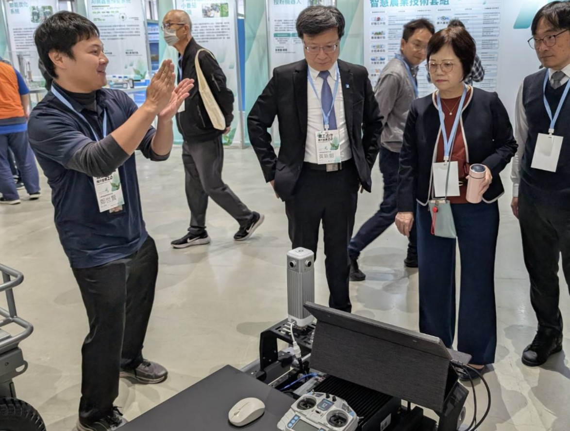 2-工研院向農業科技司李紅曦司長說明農工合作研發成果