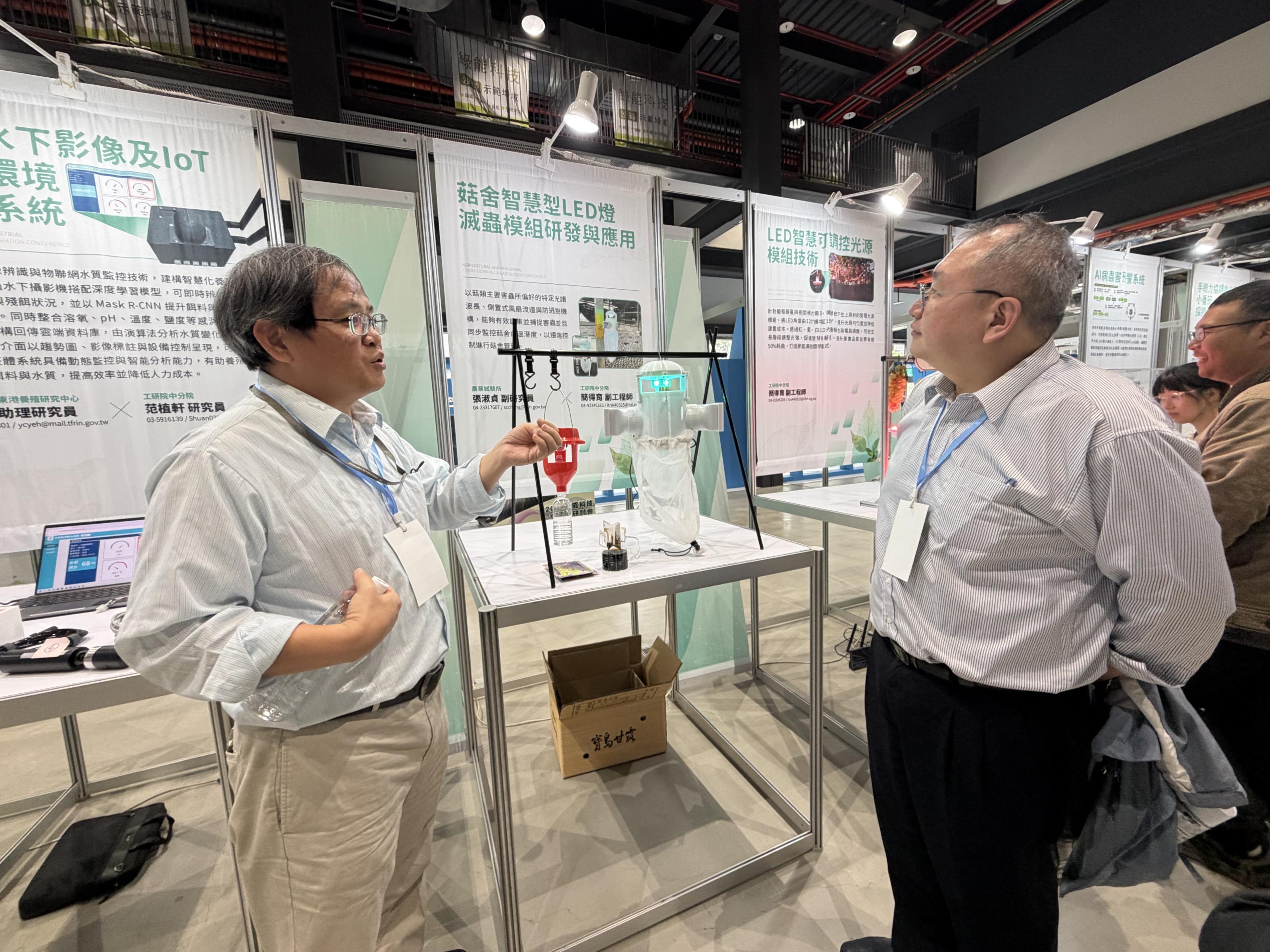 3-數位發展部數位產業署施偉仁組長參觀展區