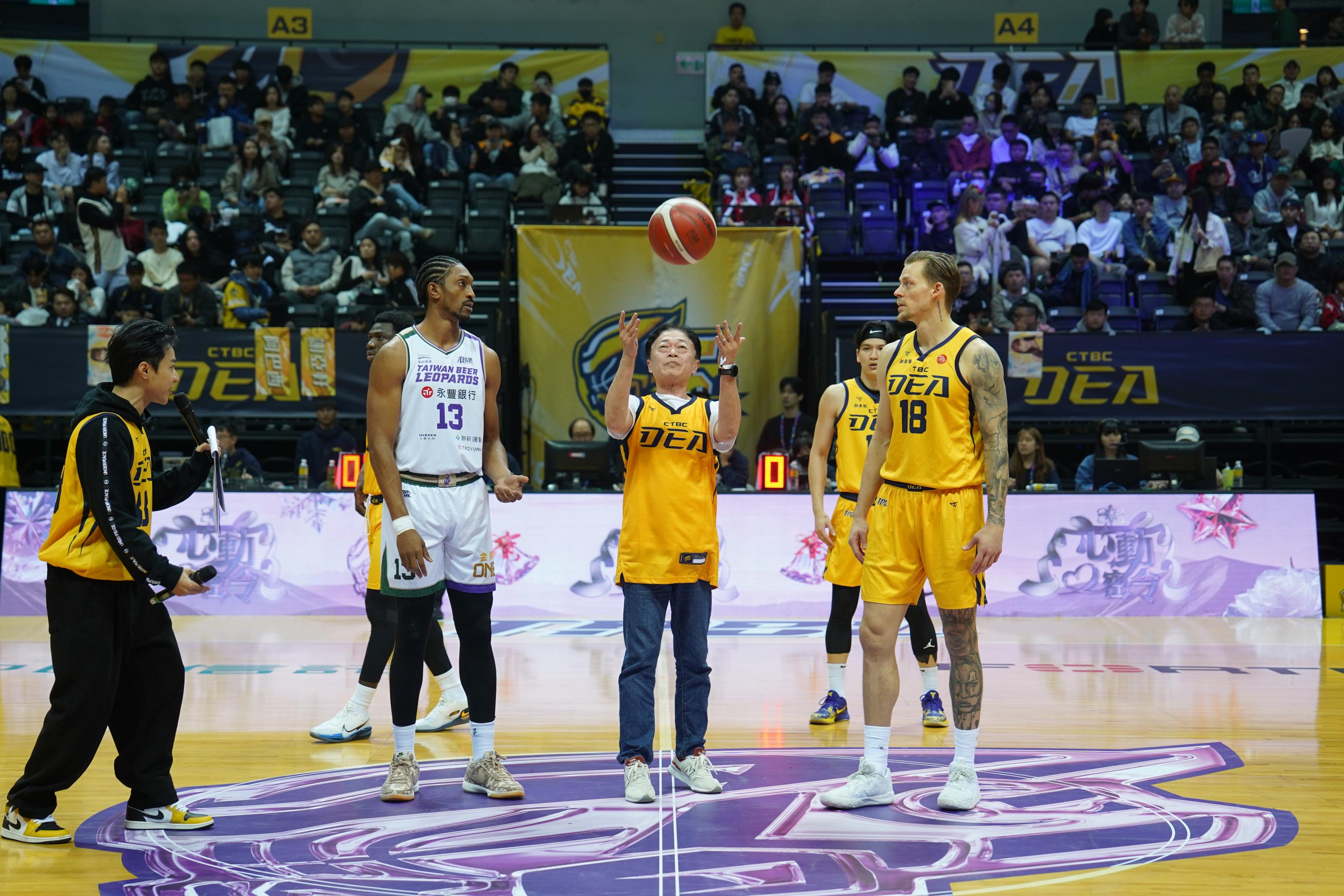 圖3_農業部林家榮主任秘書擔任球賽開球嘉賓