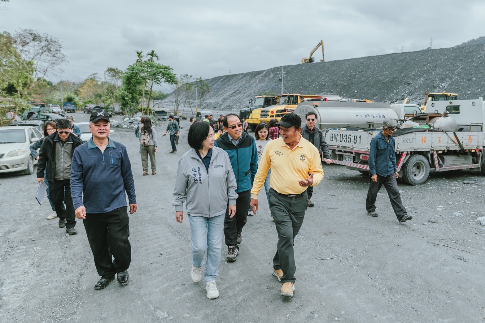 圖3馬太鞍堰塞湖降挖工程現地視察