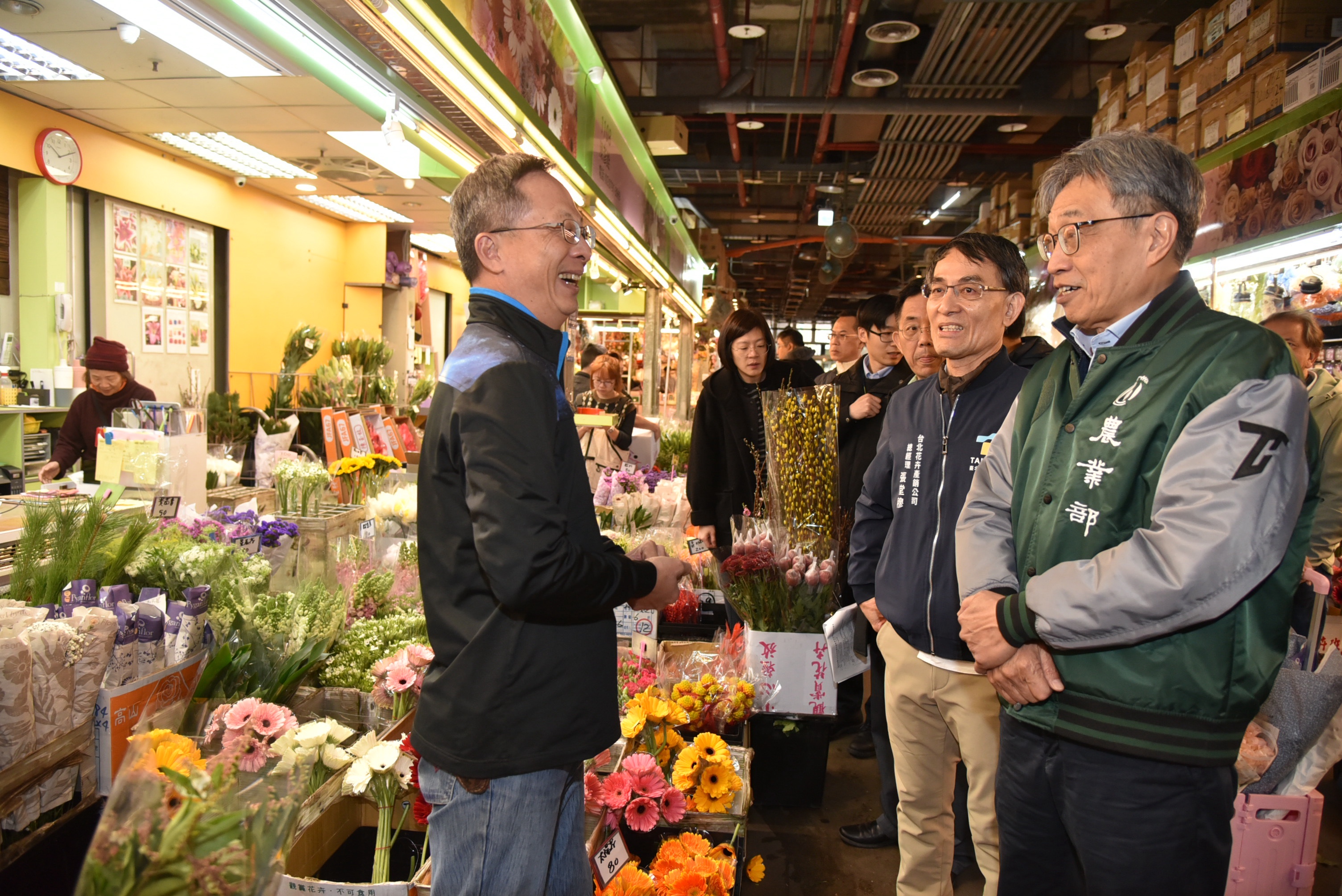農業部陳駿季部長關心年節花卉供應_2.jpg