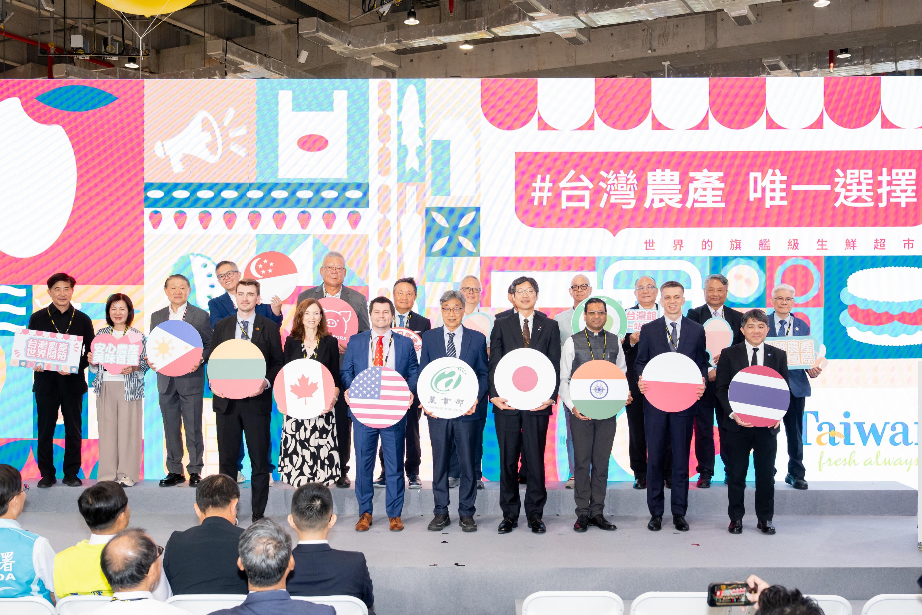 圖片4_駐外使節及產業代表貴賓合影