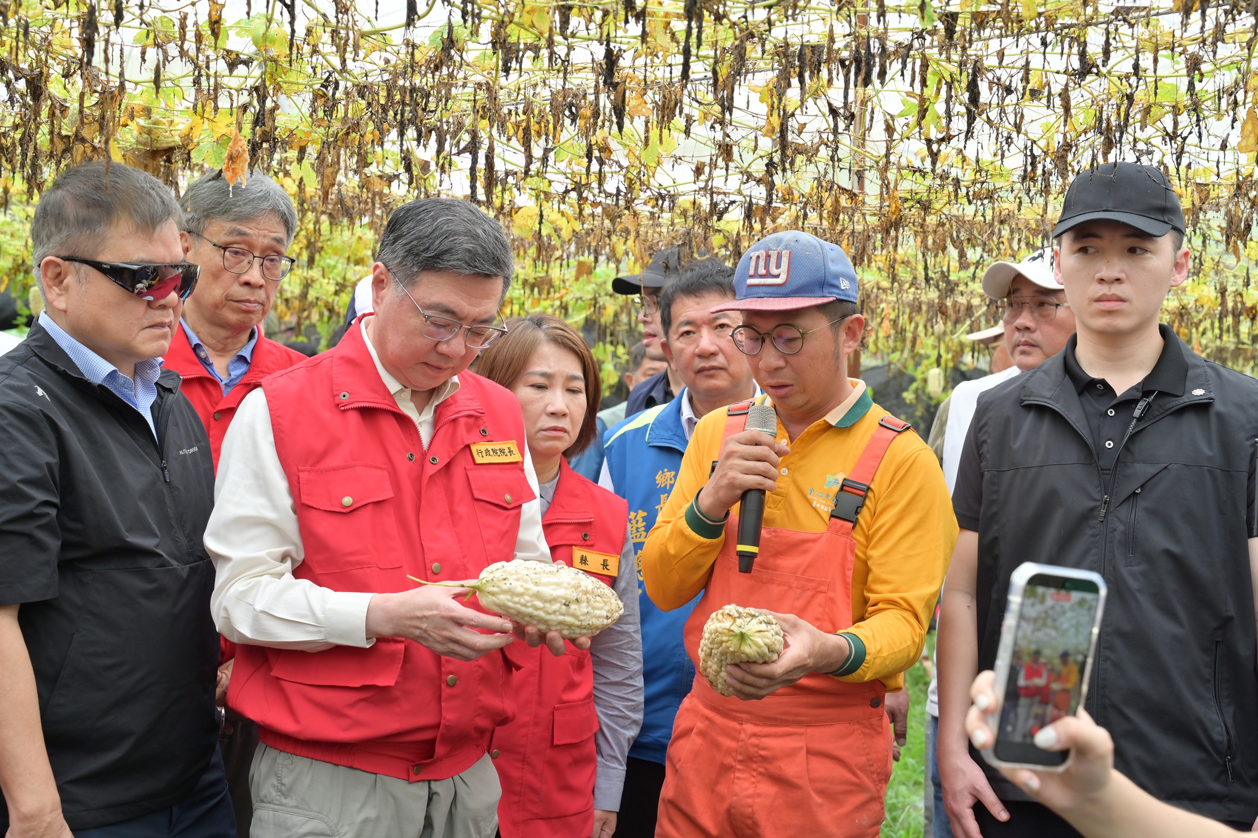 圖片3_卓院長關心農損狀況