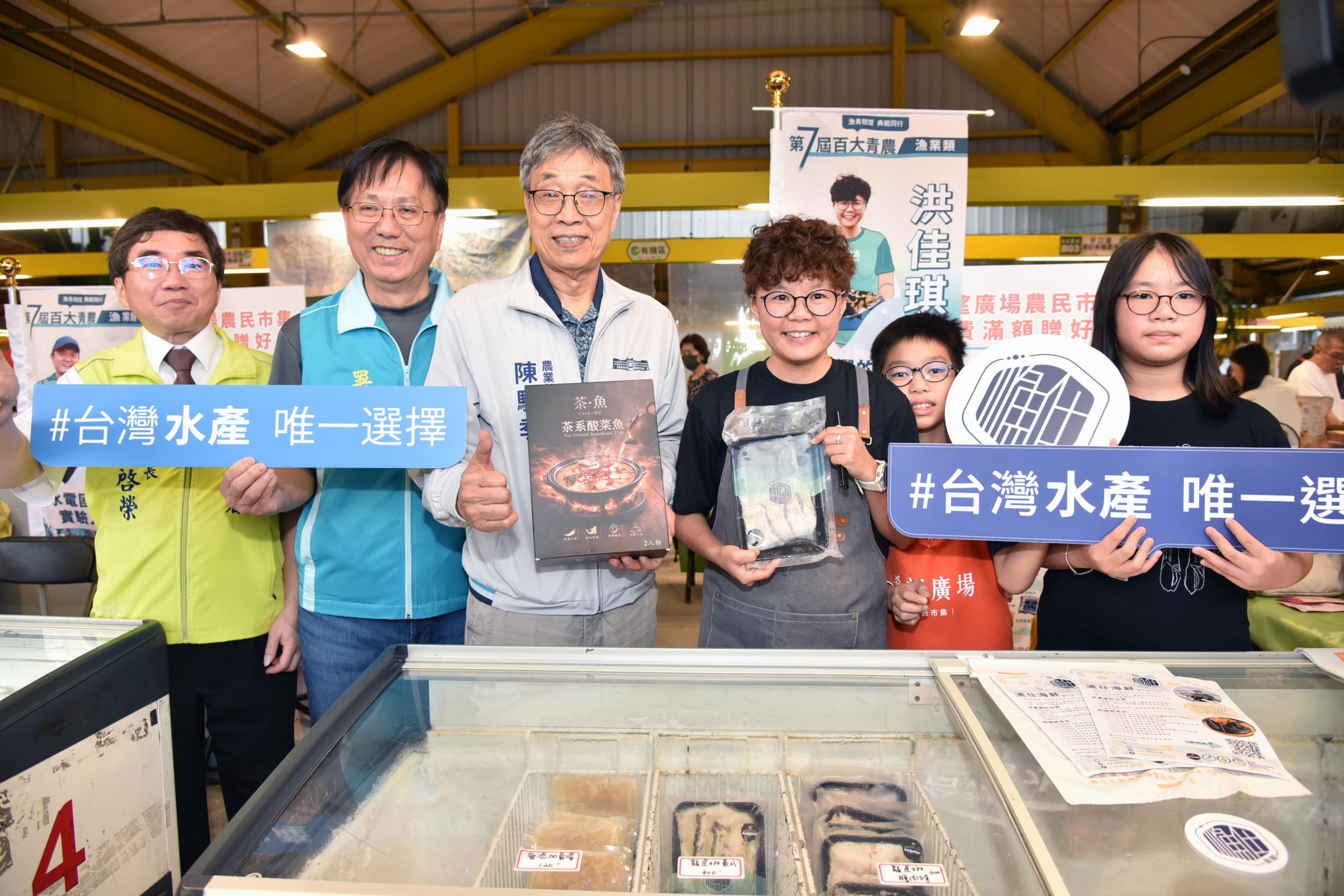 圖8_部長與青農合照