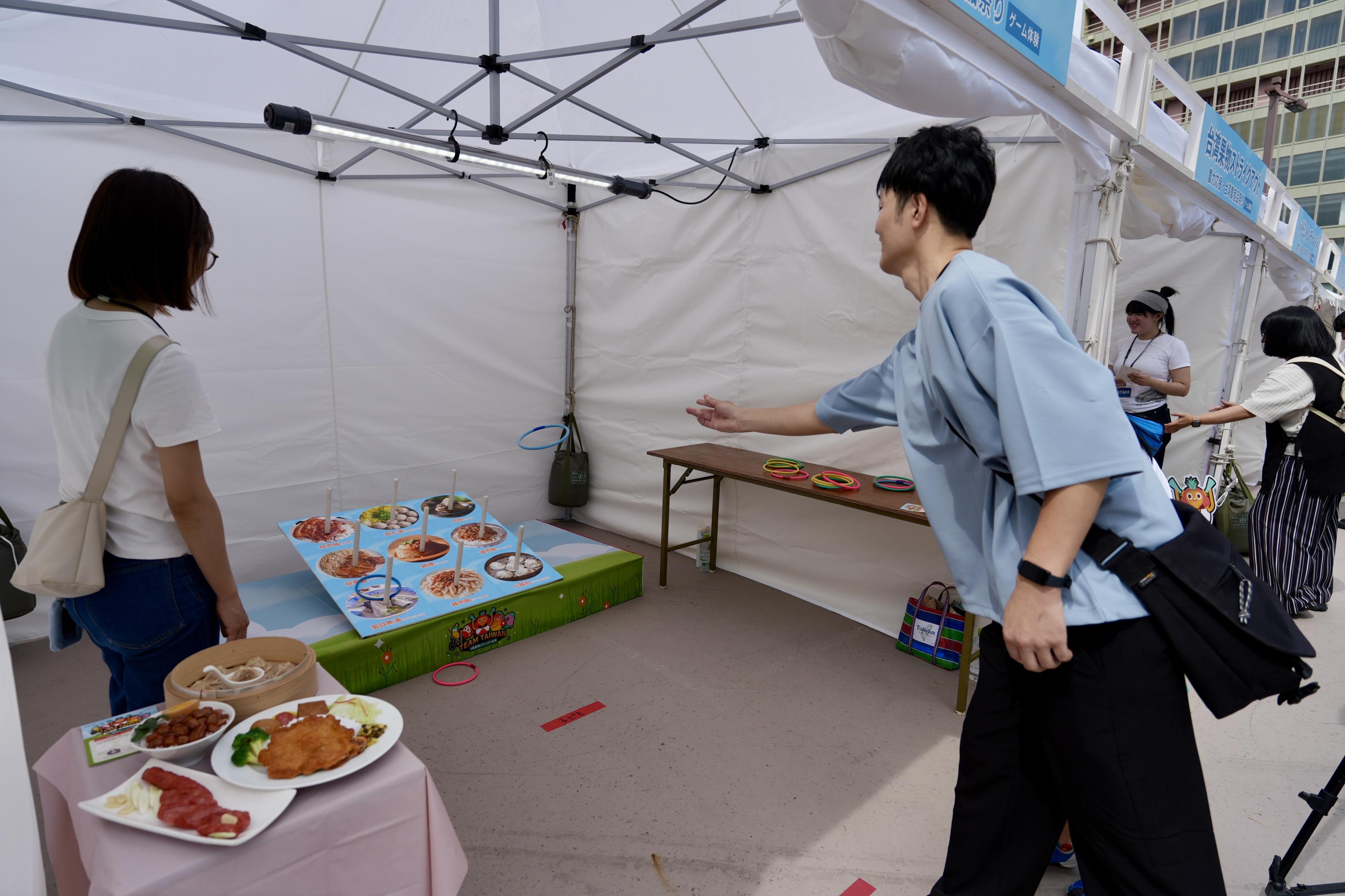 民眾現場體驗挑戰遊戲