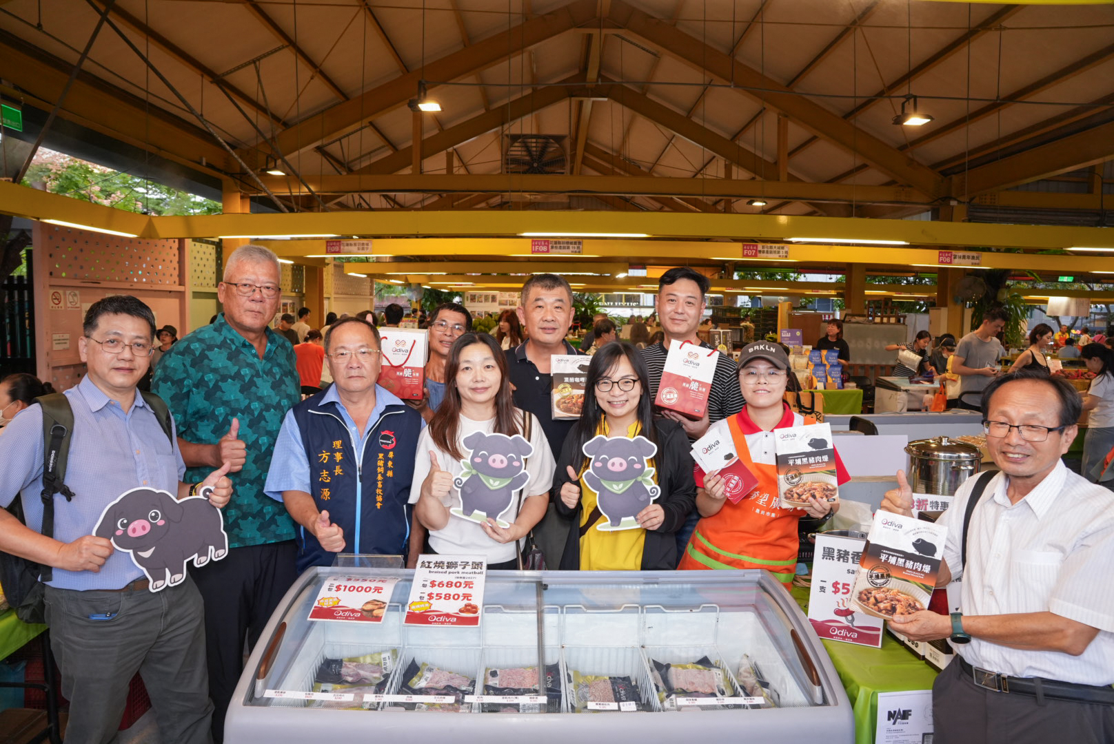 圖3.台北希望廣場現場多家業者販售黑豬產品