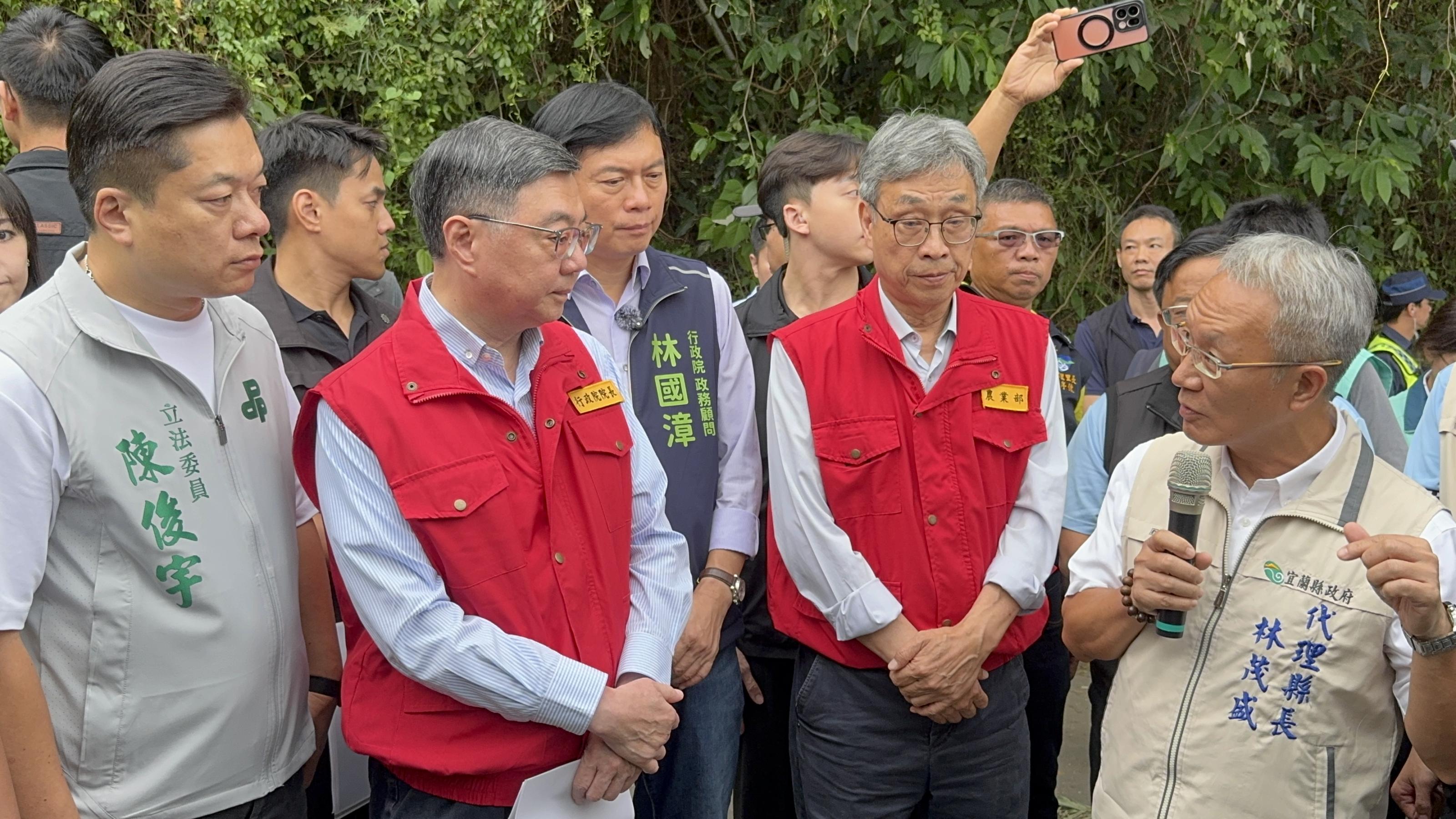 圖1_陳駿季部長陪同卓榮泰院長視察宜蘭縣黃金茂谷災損情形