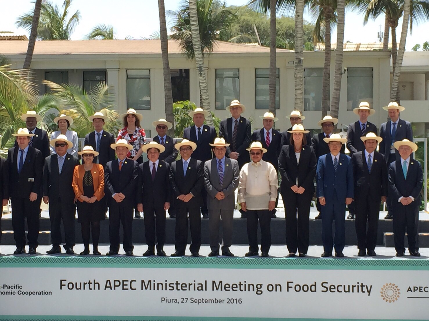 第4屆APEC糧食安全部長會議成員們合影