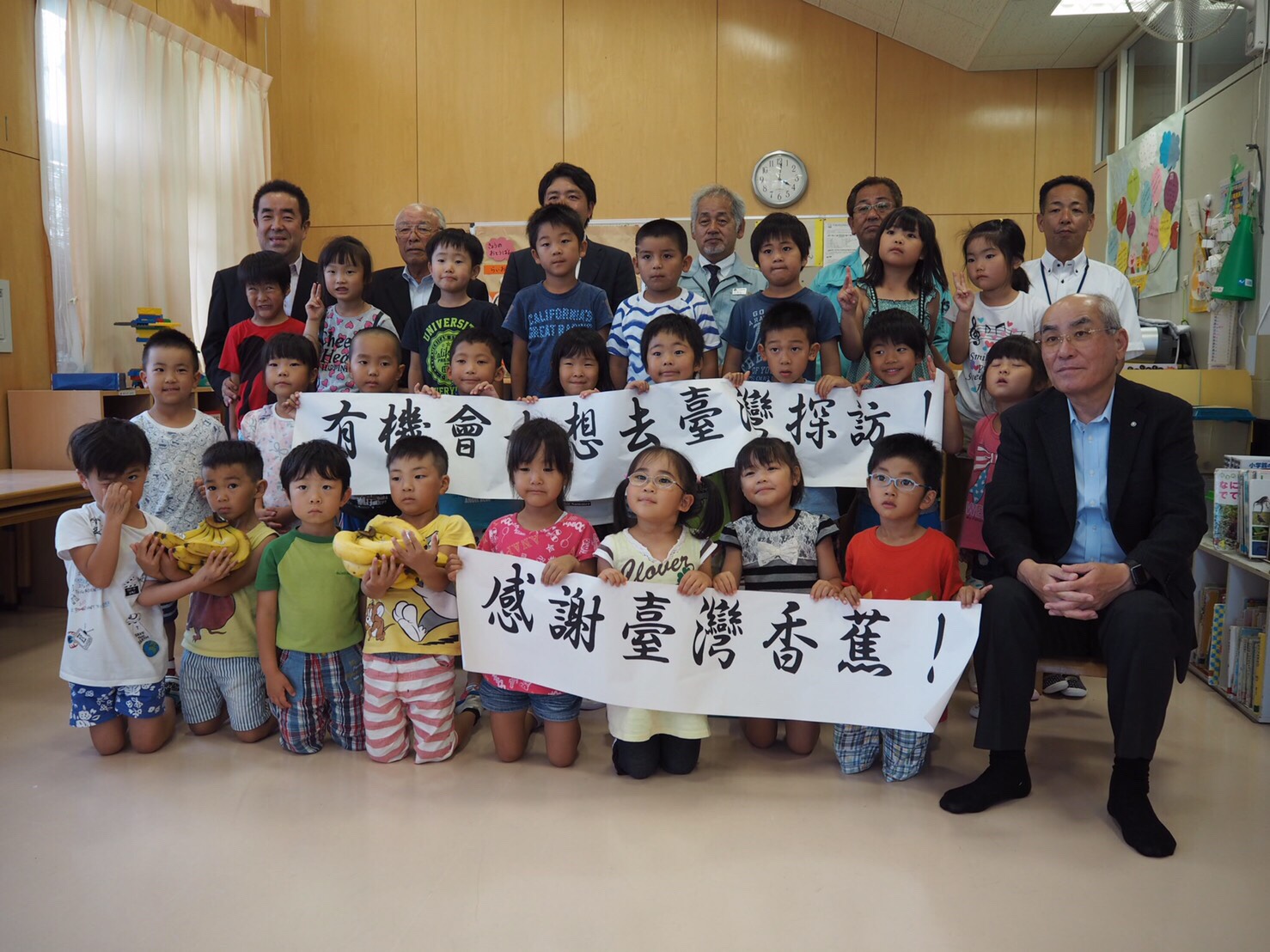 日本靜岡縣地方企業所組成之「次世代之會」組織擴大採購臺灣香蕉捐贈供應日本學童午餐