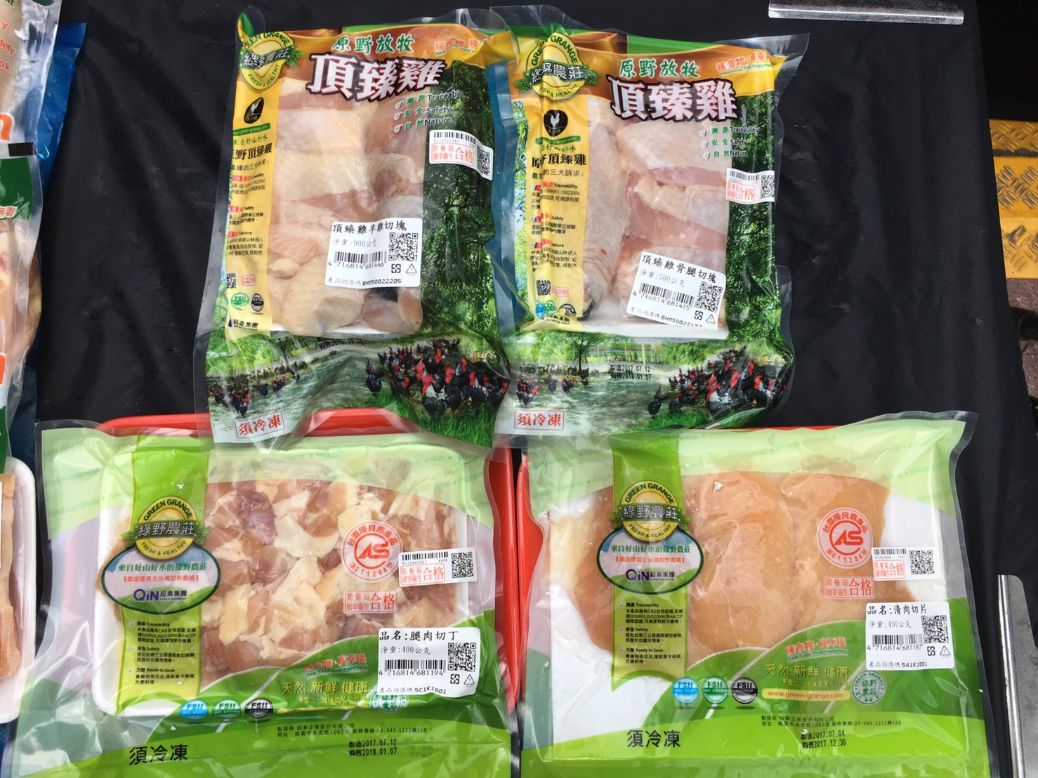 貼有屠宰衛生檢查合格標誌的生鮮禽肉
