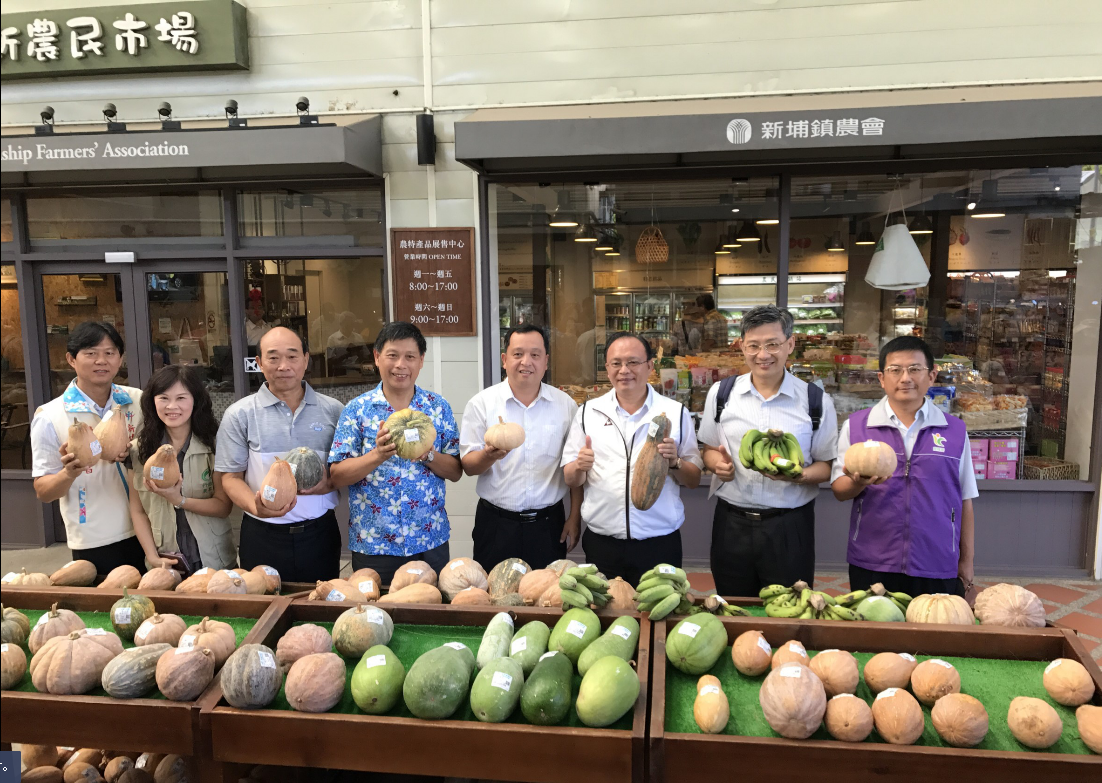 林主委聰賢參訪新埔農會農夫市集