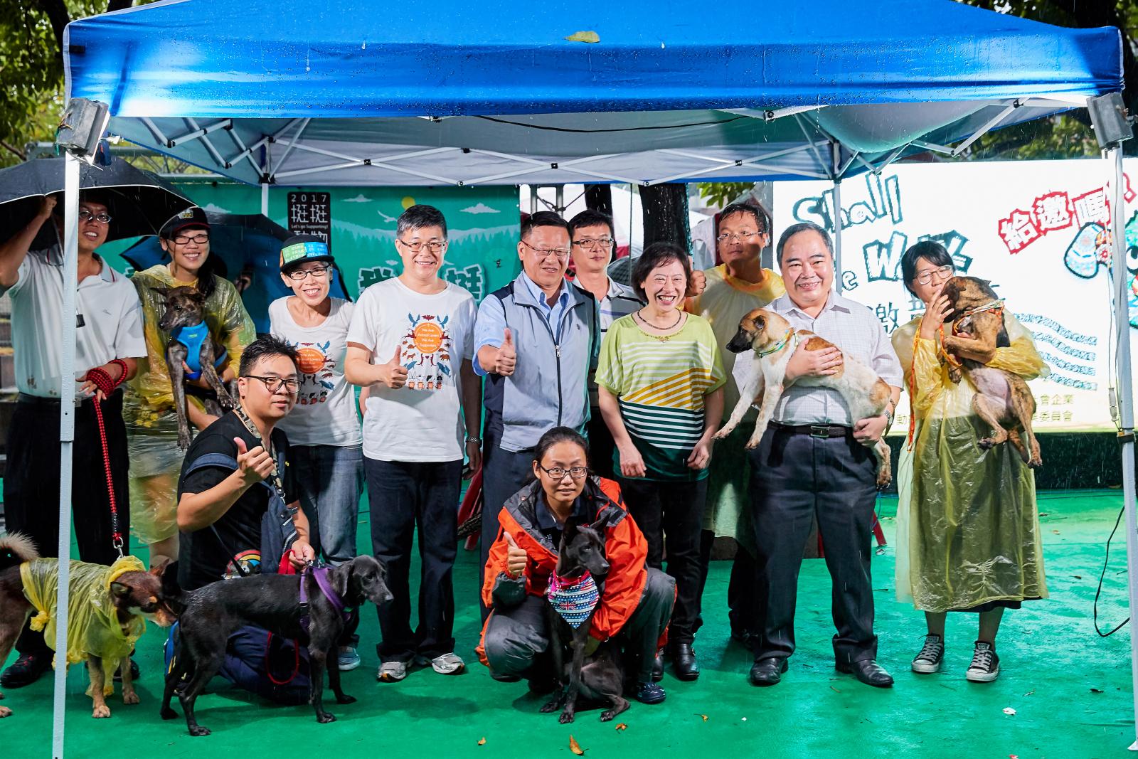 臺中市豐樂雕塑公園與毛孩散步