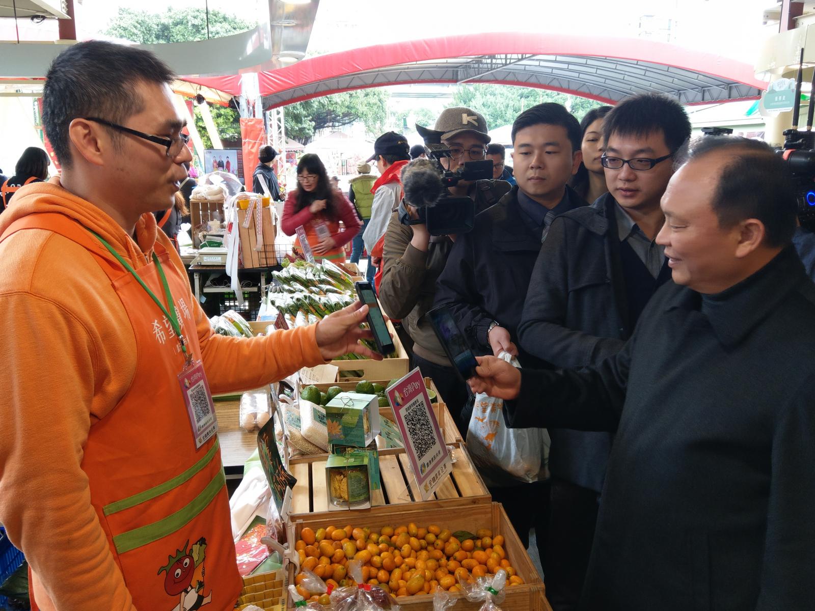農漁畜慶豐收年節農產品推薦記者會-希望廣場農友展示TAIWAN PAY
