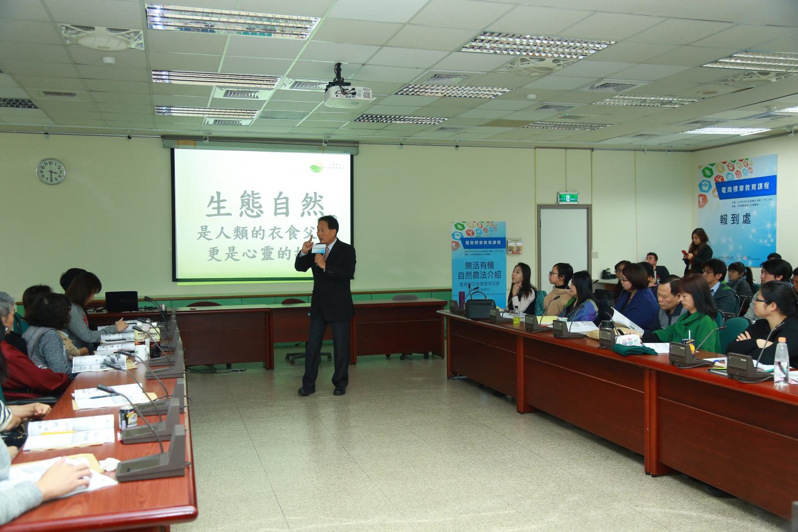 農委會為了建構農產品電子商務發展環境，積極推動相關措施