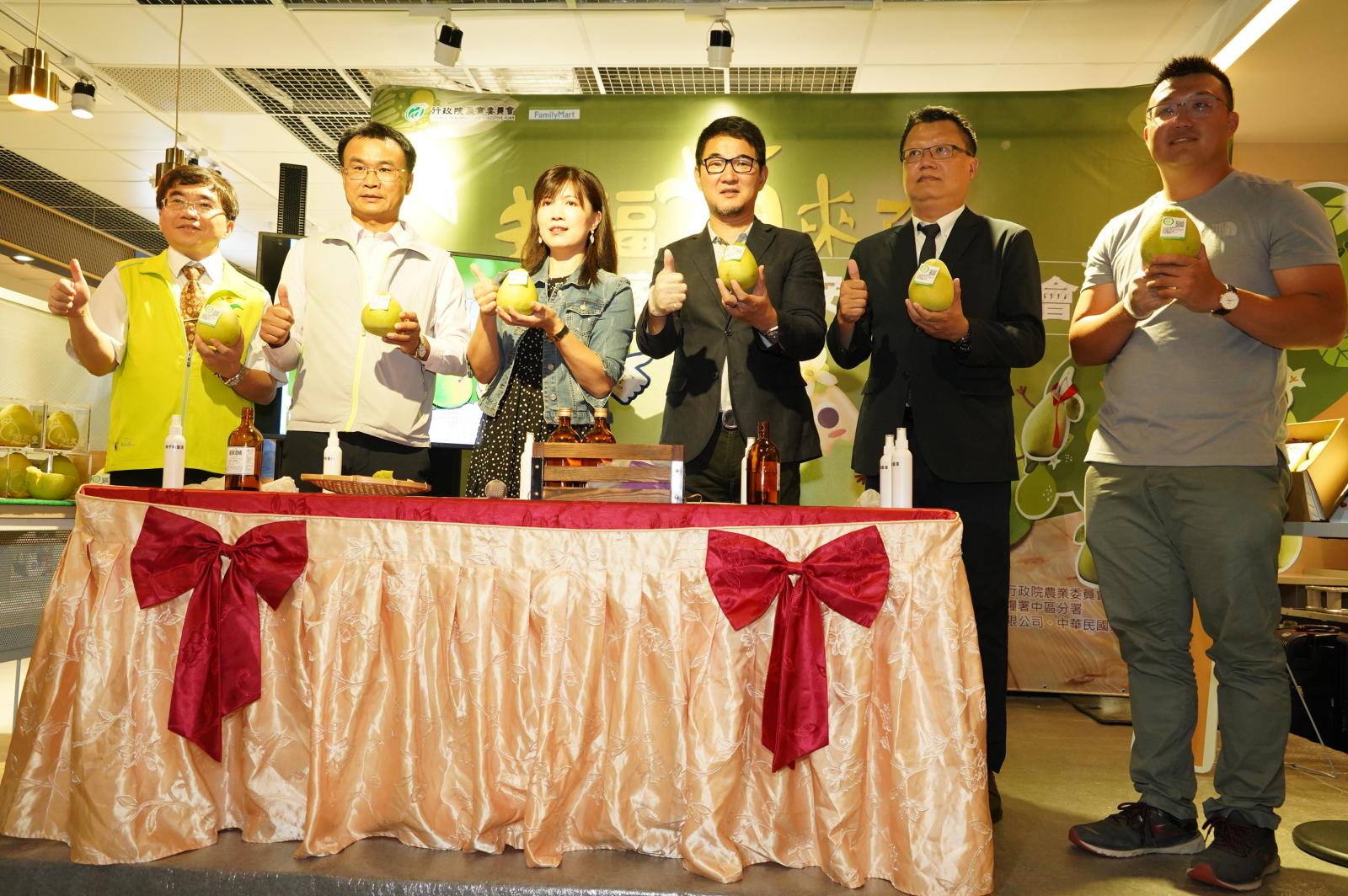 農委會主委與現場來賓合照