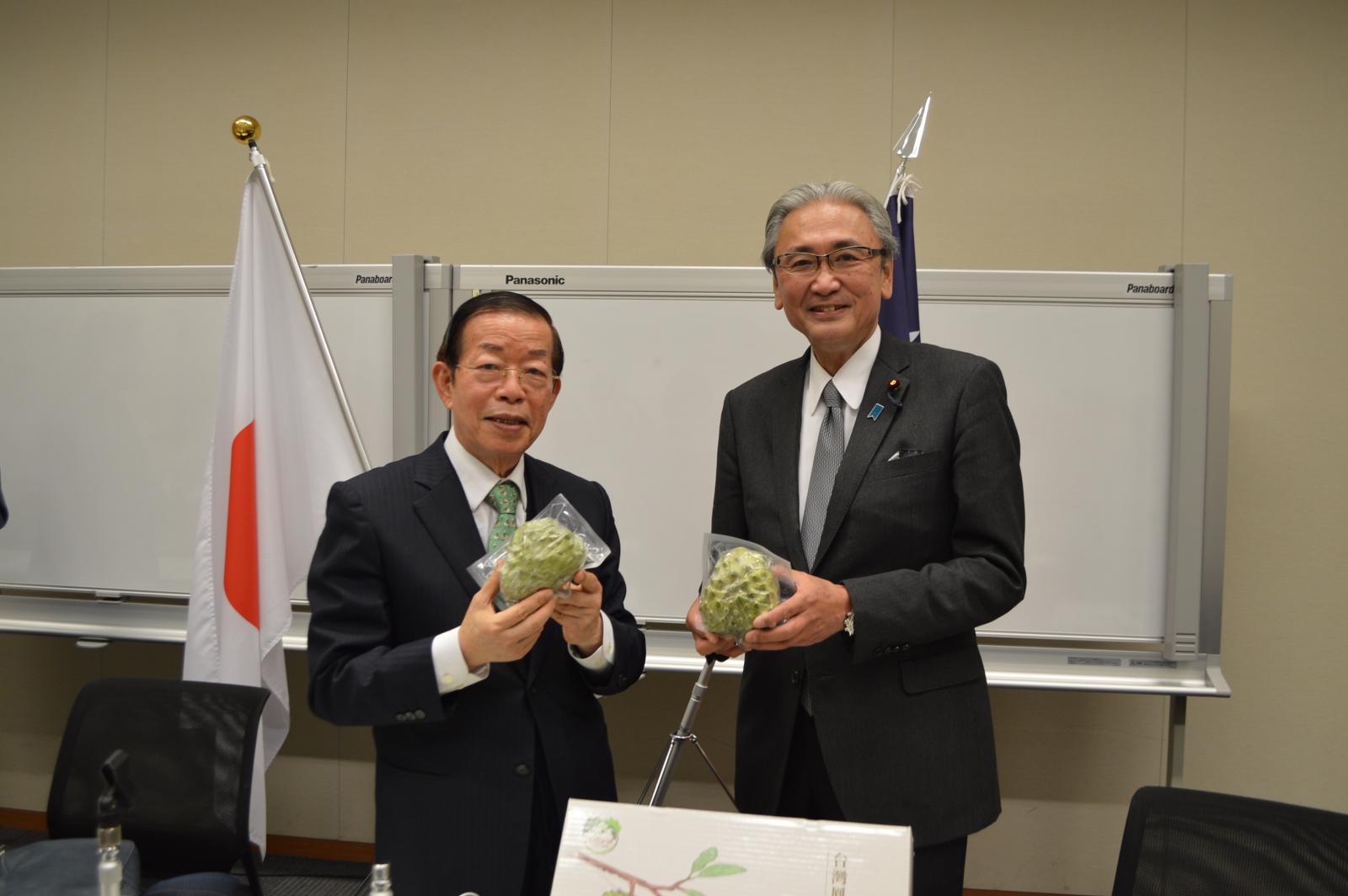 駐日代表處大使謝長廷與日華議員懇談會會長古屋圭司眾議員合影