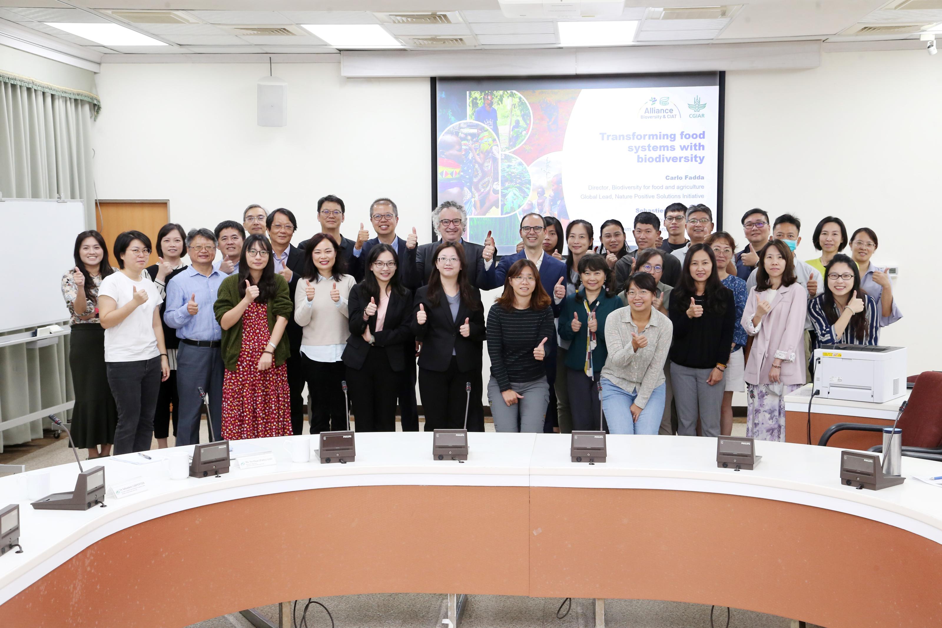 Dr. Carlo Fadda處長「透過生物多樣性促進糧食系統轉型(Transforming Food Systems with Biodiversity)」專題演講合照