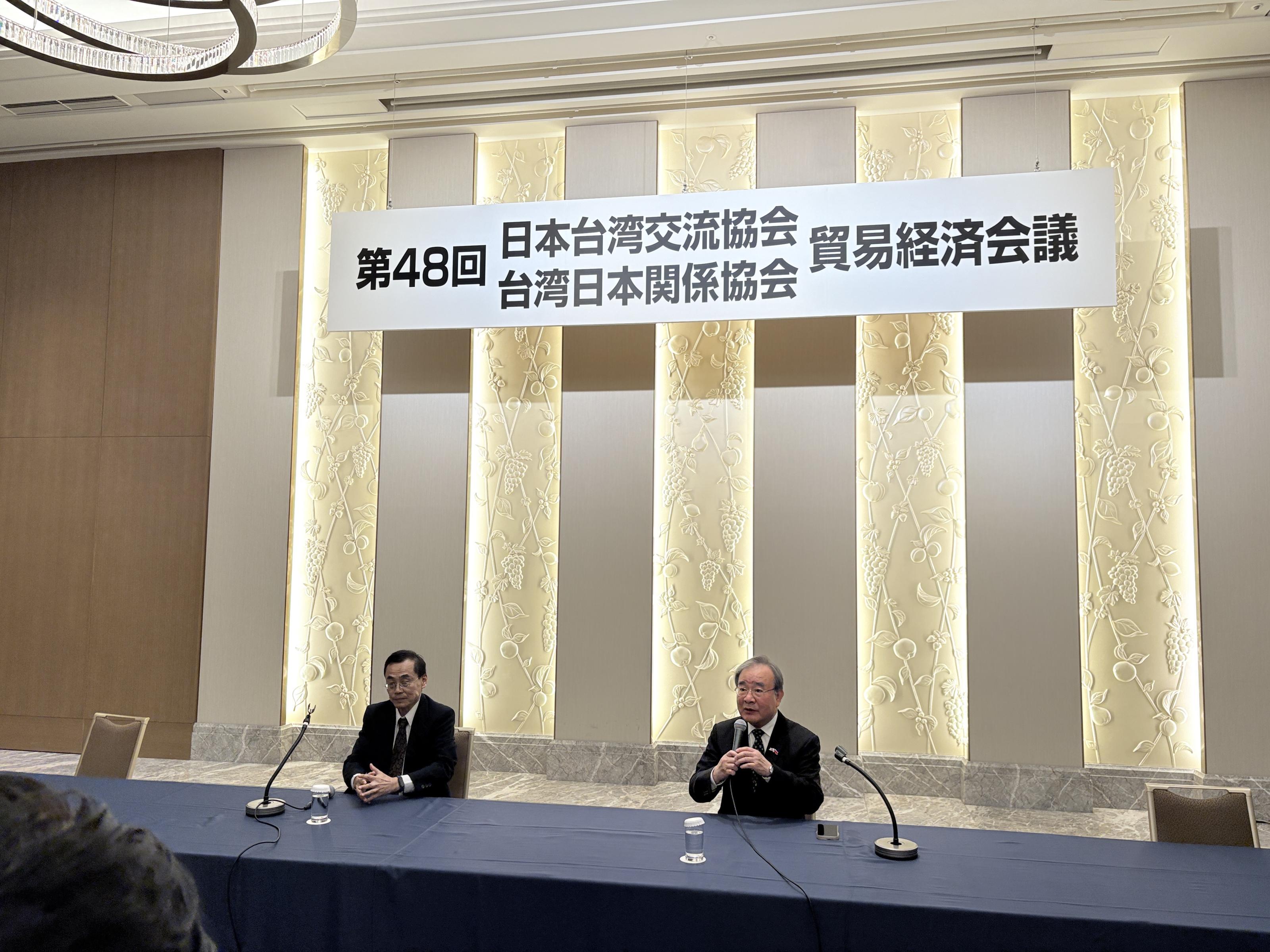 胡政務次長忠一回應媒體記者提問