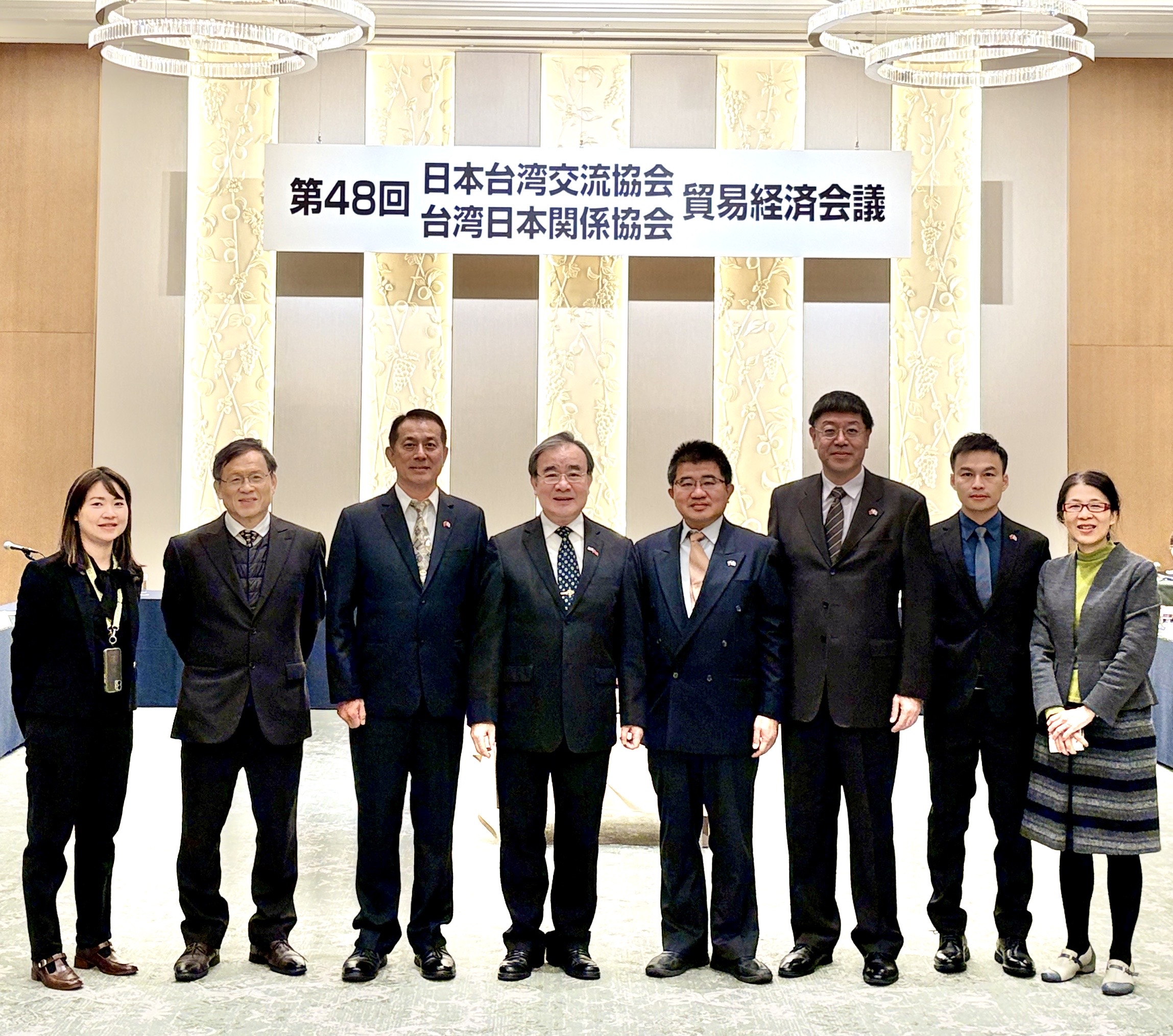 農業部胡政務次長忠一率團見證臺日兩國代表簽署臺日植物品種檢定報告書合作備忘錄