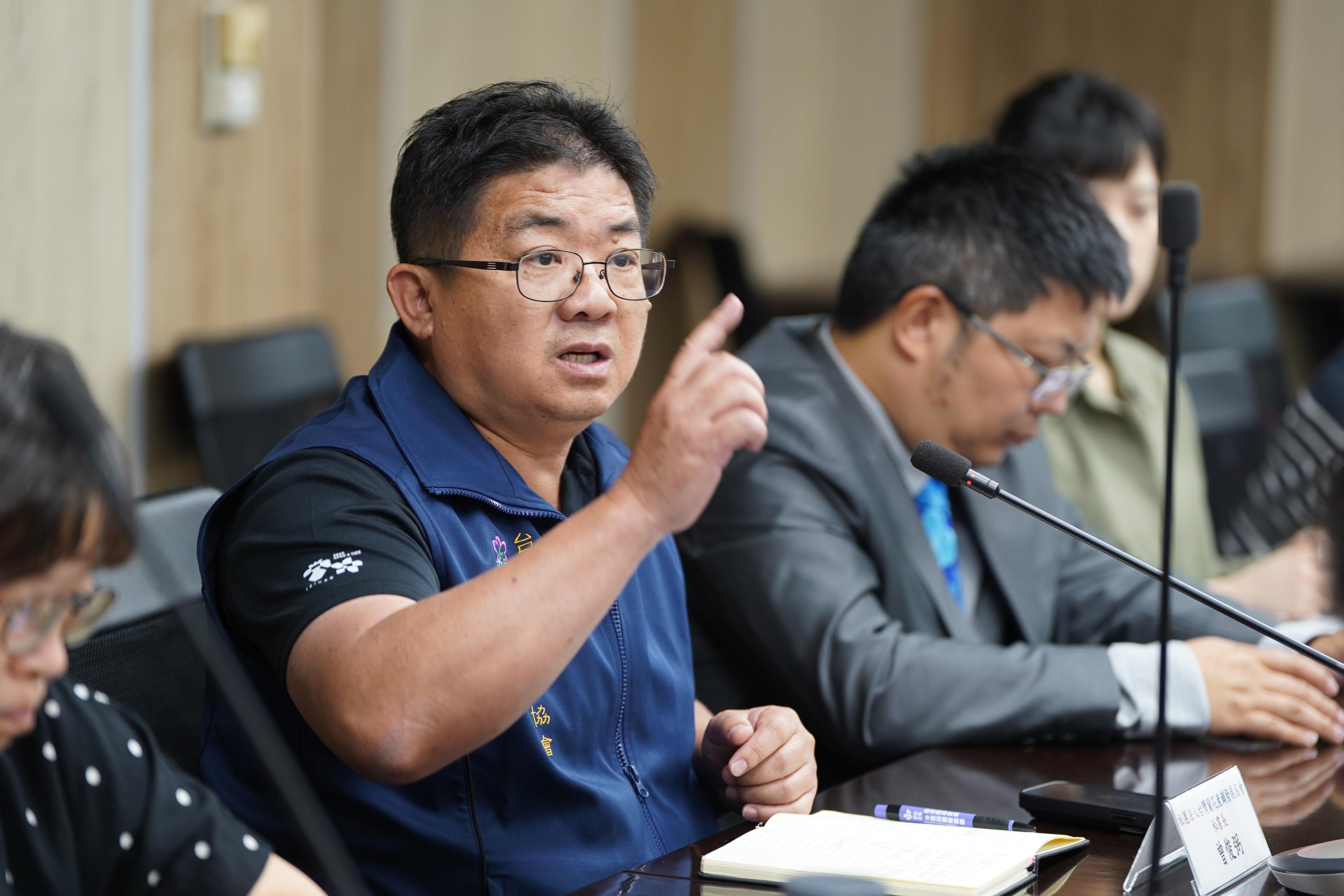 台灣蘭花協會曾俊弼理事長