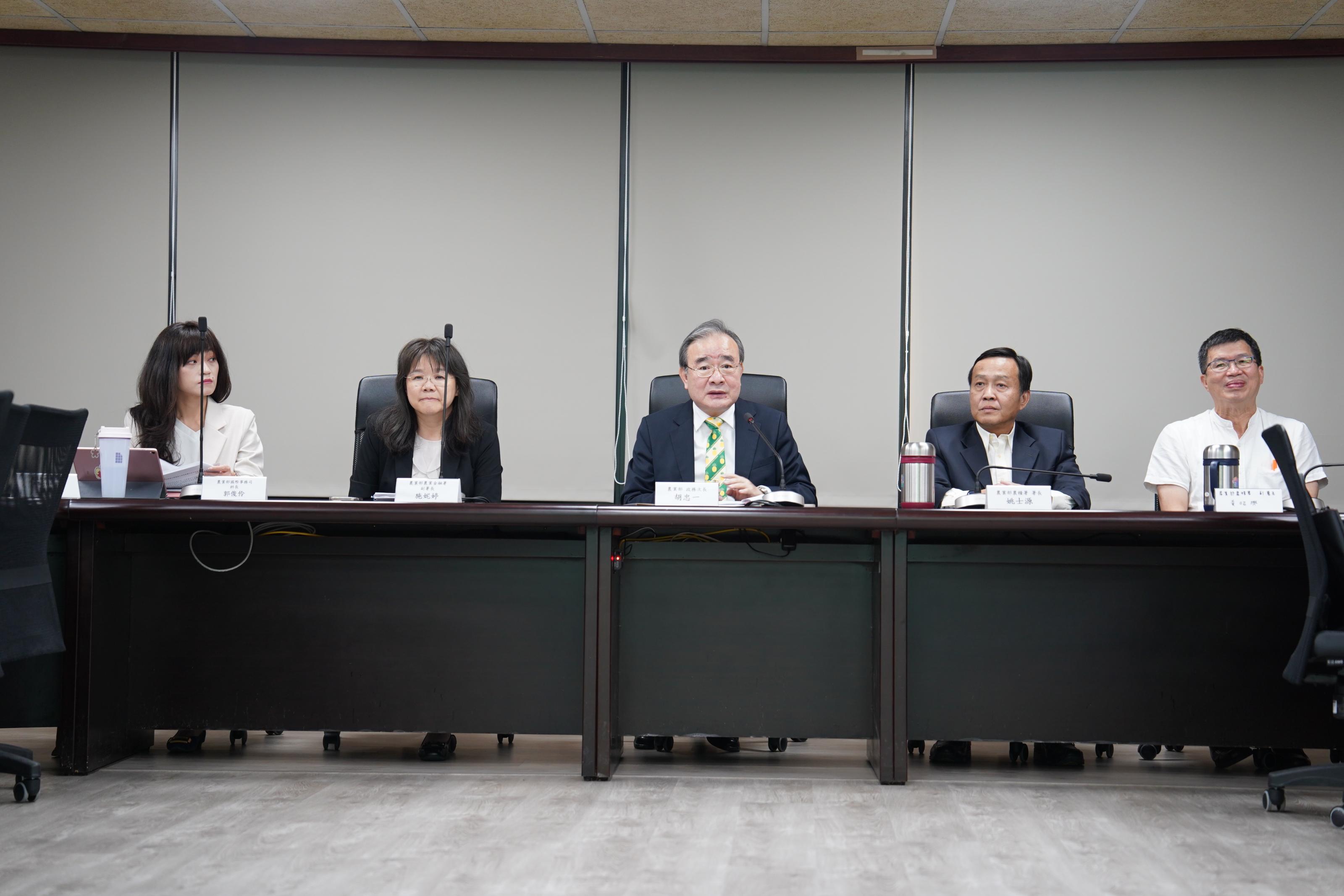 因應美國關稅　胡忠一次長與蘭花業者座談傾聽業界聲音_1