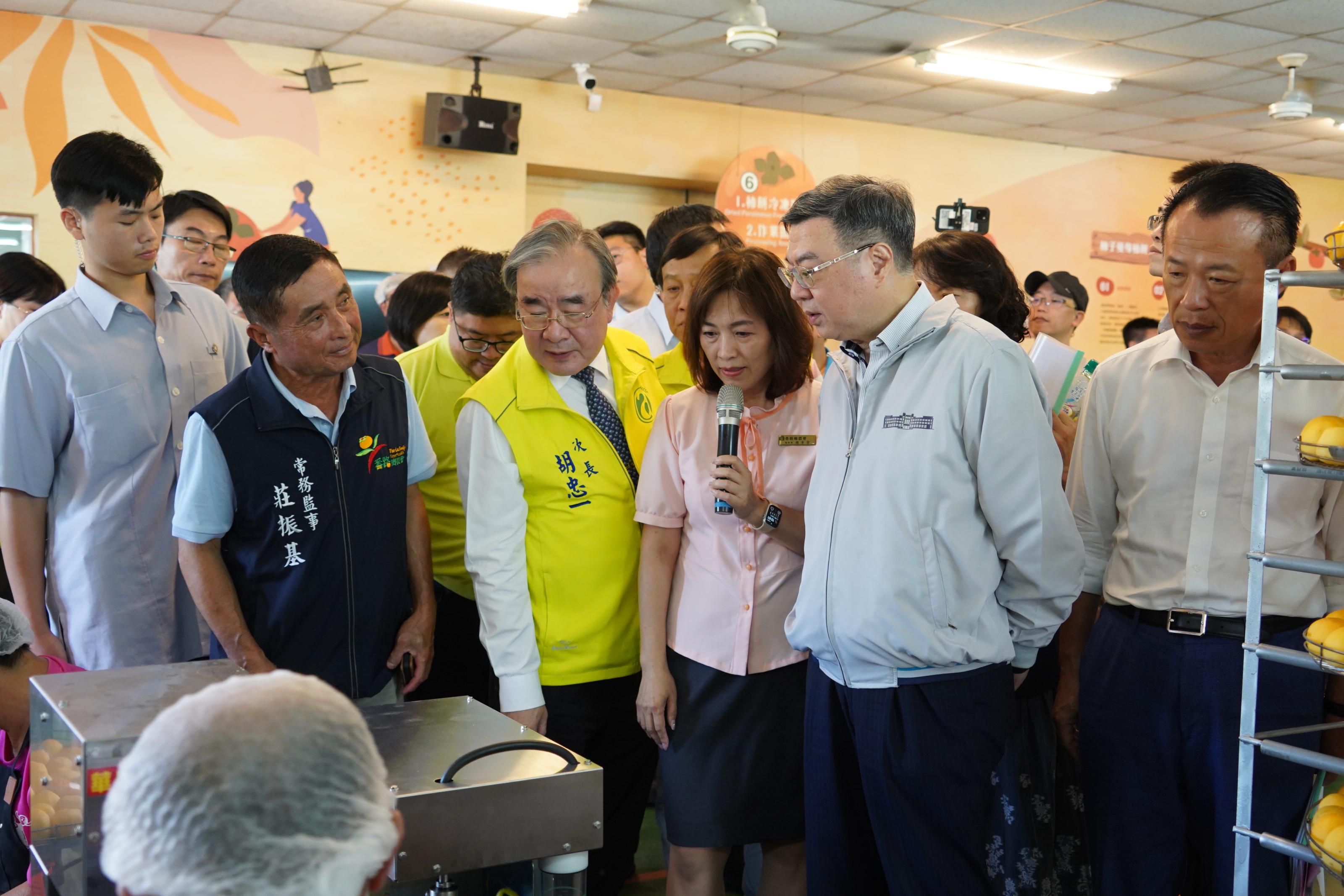 圖4卓院長及胡次長訪視