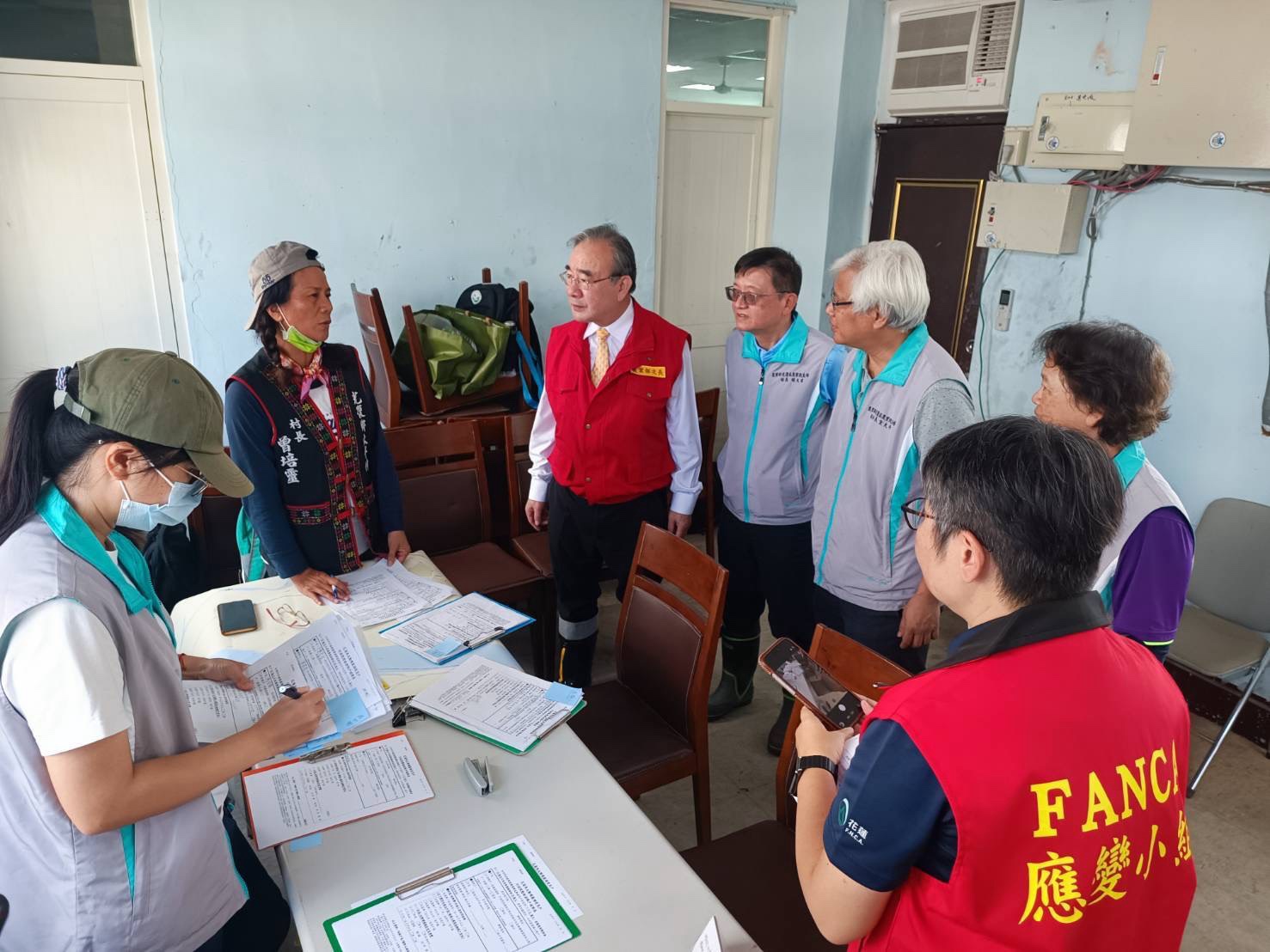 農業部次長胡忠一視察大平村訪視團服務據點.jpg