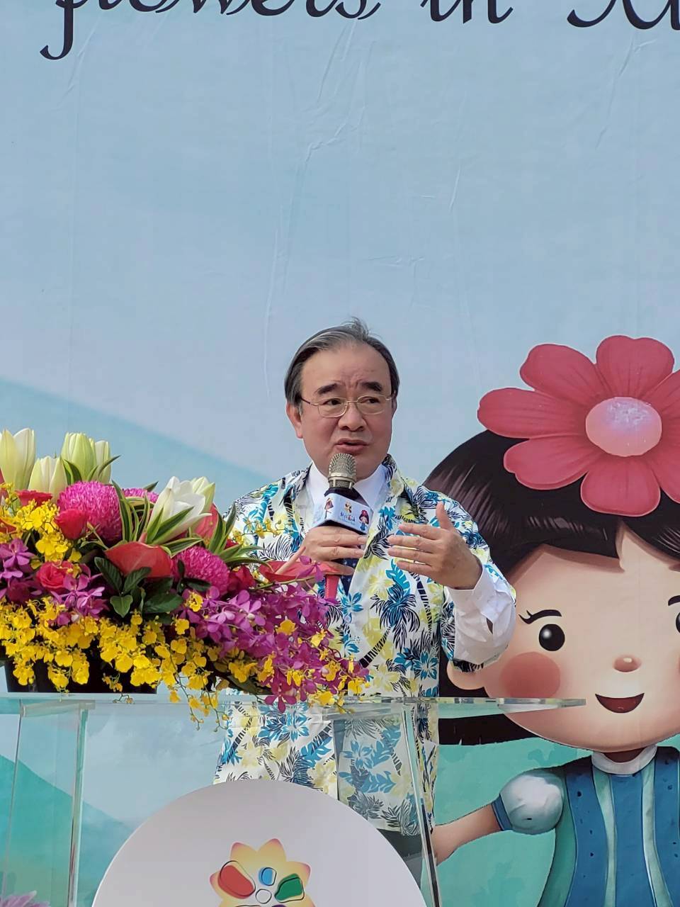 圖2_農業部政務次長胡忠一歡迎民眾支持山城農特產