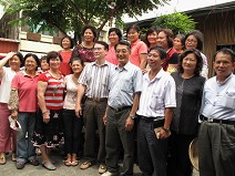 圖9 主委與社區居民一起合照