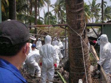 化學兵進行全面消毒