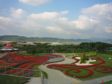 圖3 花博會場－「林下花圃花海區」以律動波浪為主題，運用10萬株花卉勾勒出變化萬千的波紋及圓形漩渦