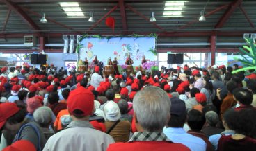 入園人潮塞滿主題館主舞台共同參與開幕典禮（豬聯社提供