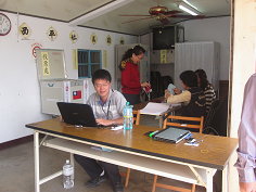 圖2 設於西平里北勢庄福德祠之【苑裡圳北勢支線小組】水利小組長選舉領投票情形