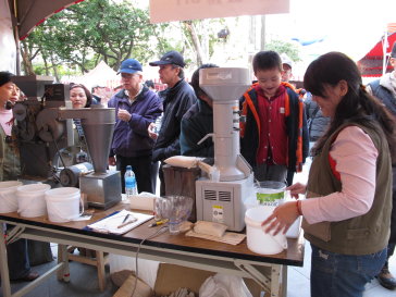 圖8 稻穀碾製DIY 體驗活動