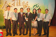 圖6 桃園縣農會農業推廣團隊與行政院農業委員會陳主任委員武雄合照