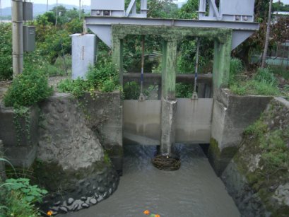 大津進水口另一端的分水門 