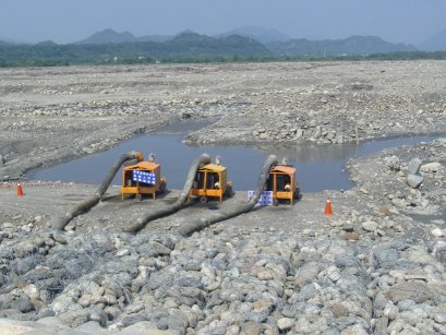 抽水機放置及抽水管線施設情形 