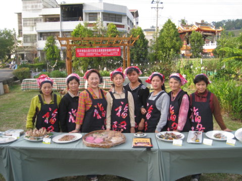 01社區媽媽於成果發表活動展現學習成果