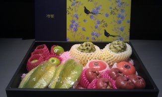 02 「灣饗」包裝禮盒及特級綜合水果 