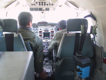 01 團隊同仁深知航攝影像對災區救援的重要，以爭時間搶效率為優先 