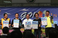 圖3 黃明耀局長與「農村好讚」行動導覽APP 4個試辦社區代表合影