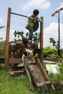 03 水田生態種子培訓營－體驗踩龍骨水車 