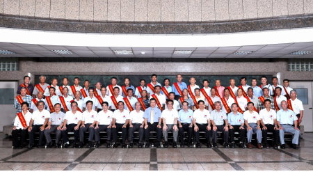 101 年水利節表揚大會模範水利小組組長代表與陳主任委員保基、各農田水利會會長合影留念 